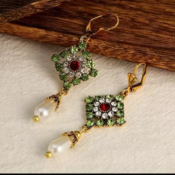 Vintage Green Crystal & Pearl Drop Earrings - Picture 3 of 5